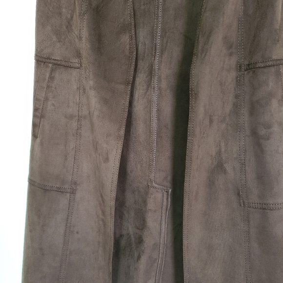 Long Sleeveless Faux Suede Vest - Picture 4 of 9